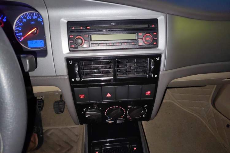 Used Volkswagen Santana Vista 2008 1.8L Manual Sishang Model Audio And AC Panel