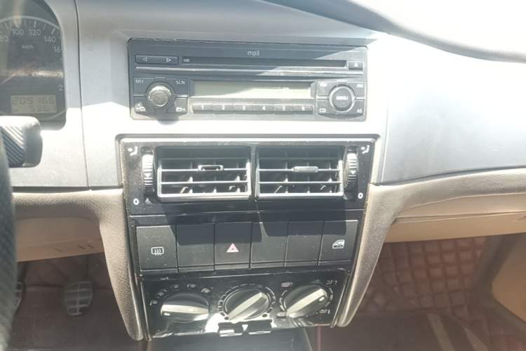 Used Volkswagen Santana Vista 2008 1.8L Manual Sishang Model Audio And AC Panel