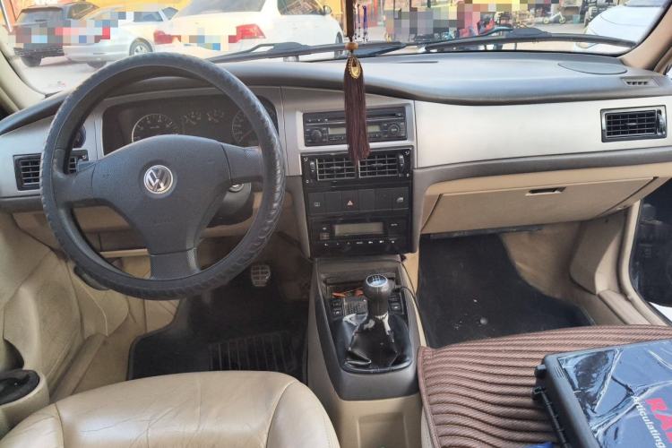 Used Volkswagen Santana Vista 2008 1.8L Manual Comfort Edition Center Console