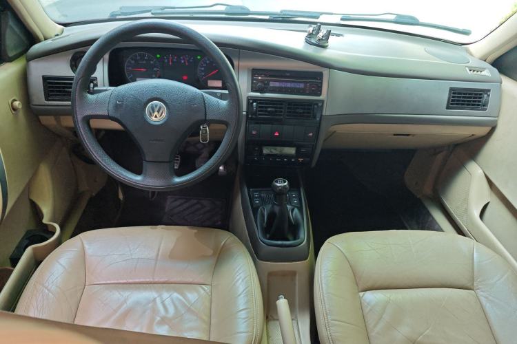 Used Volkswagen Santana Vista 2008 1.8L Manual Comfort Edition Center Console