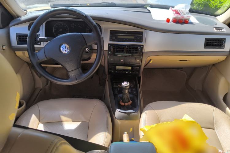 Used Volkswagen Santana Vista 2008 1.8L Manual Comfort Edition Center Console
