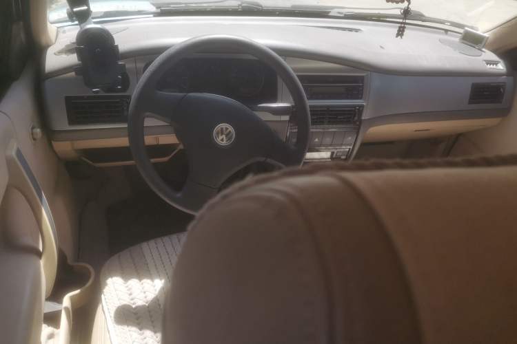Used Volkswagen Santana Vista 2008 1.8L Manual Comfort Edition Center Console