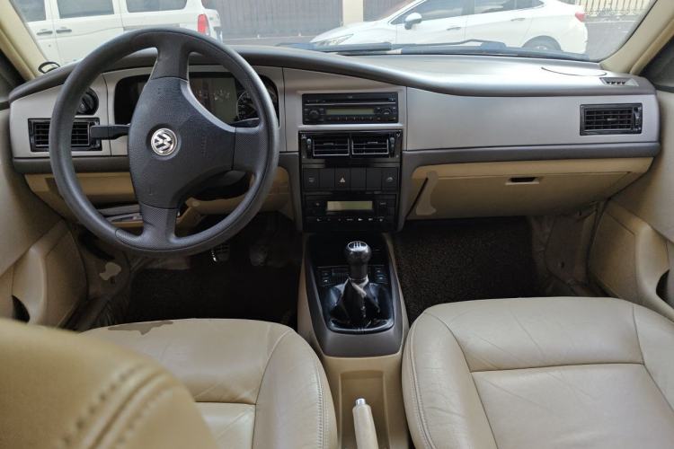 Used Volkswagen Santana Vista 2008 1.8L Manual Comfort Edition Center Console