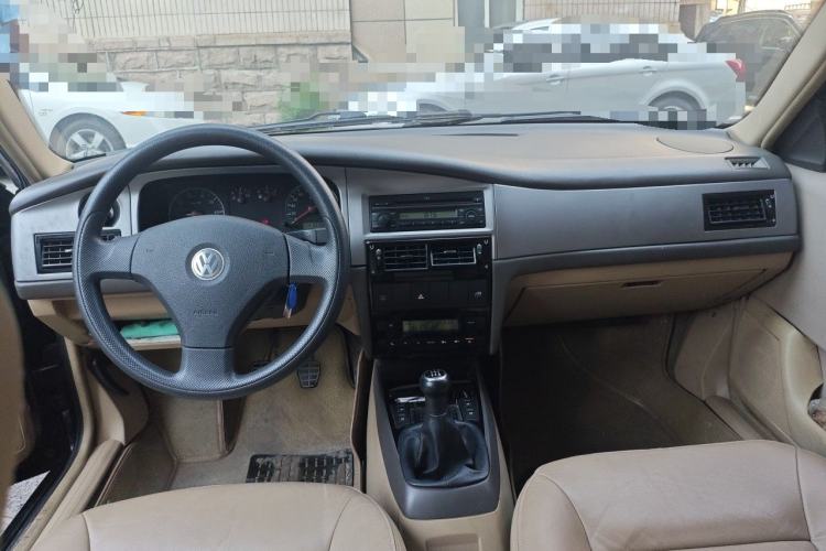 Used Volkswagen Santana Vista 2008 1.8L Manual Comfort Edition Center Console