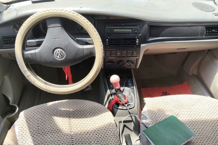 Used Volkswagen Santana Vista 2008 1.8L Manual Sishang Model Center Console