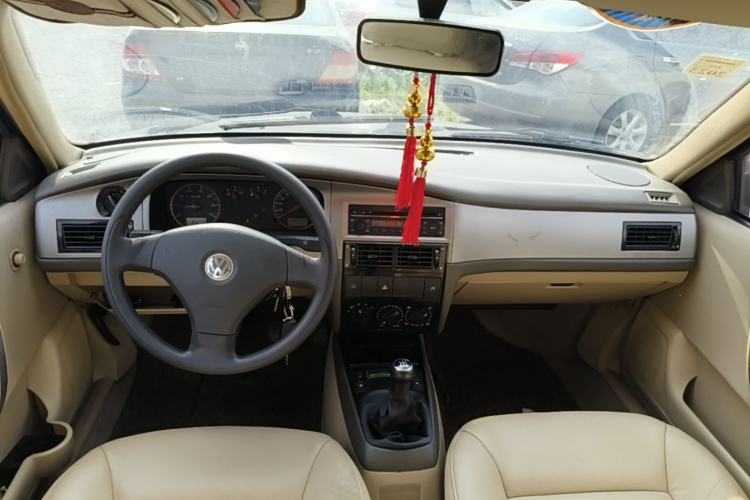 Used Volkswagen Santana Vista 2008 1.8L Manual Sishang Model Center Console