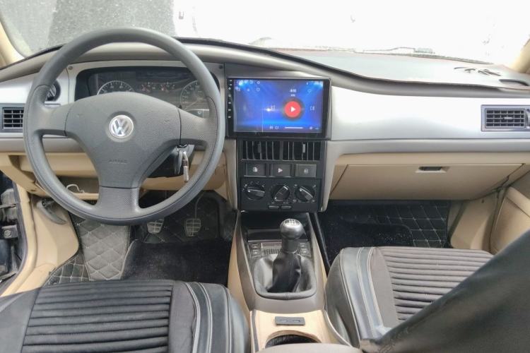 Used Volkswagen Santana Vista 2008 1.8L Manual Comfort Edition Center Console