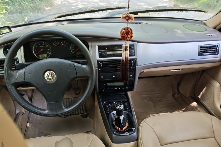 Used Volkswagen Santana Vista 2008 1.8L Manual Comfort Edition Center Console
