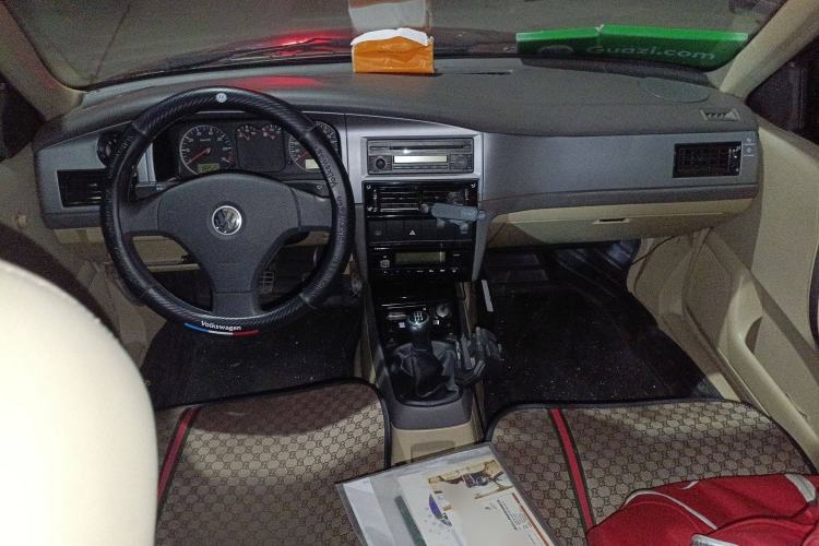 Used Volkswagen Santana Vista 2008 1.8L Manual Comfort Edition Center Console