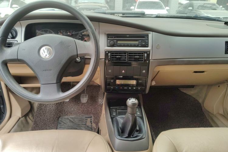 Used Volkswagen Santana Vista 2008 1.8L Manual Comfort Edition Center Console