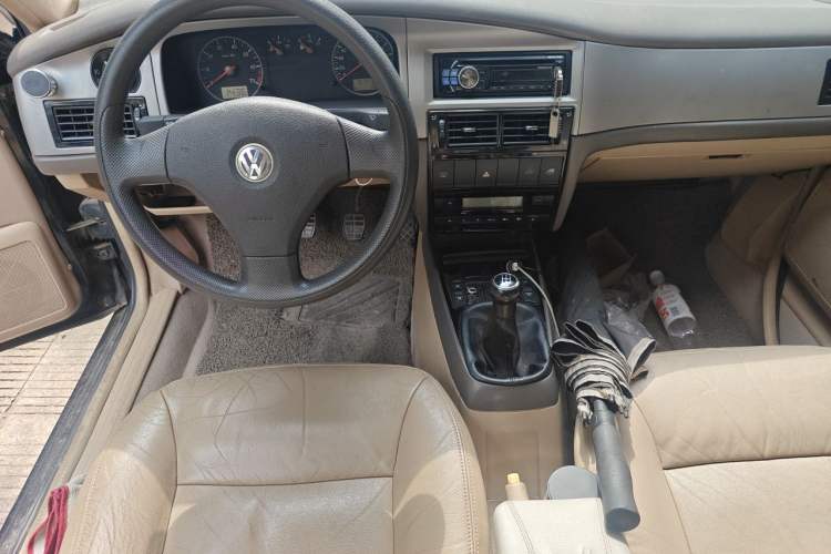 Used Volkswagen Santana Vista 2008 1.8L Manual Comfort Edition Center Console
