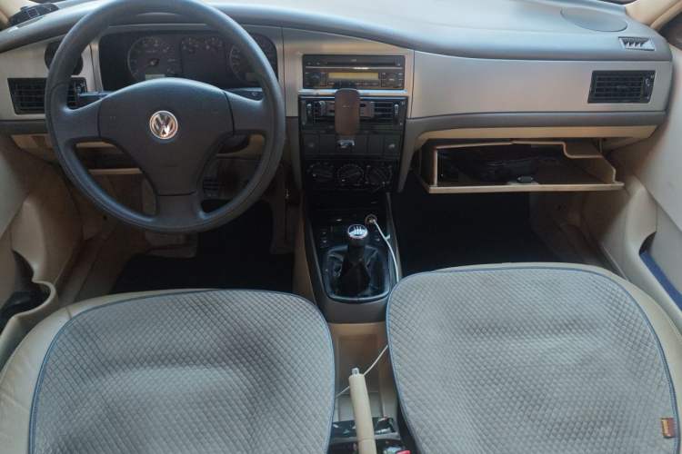 Used Volkswagen Santana Vista 2008 1.8L Manual Sishang Model Center Console