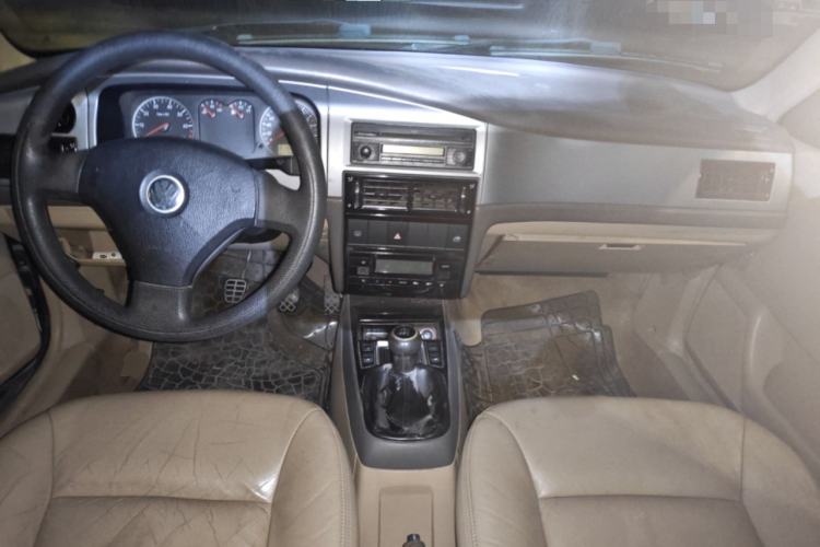 Used Volkswagen Santana Vista 2008 1.8L Manual Comfort Edition Center Console