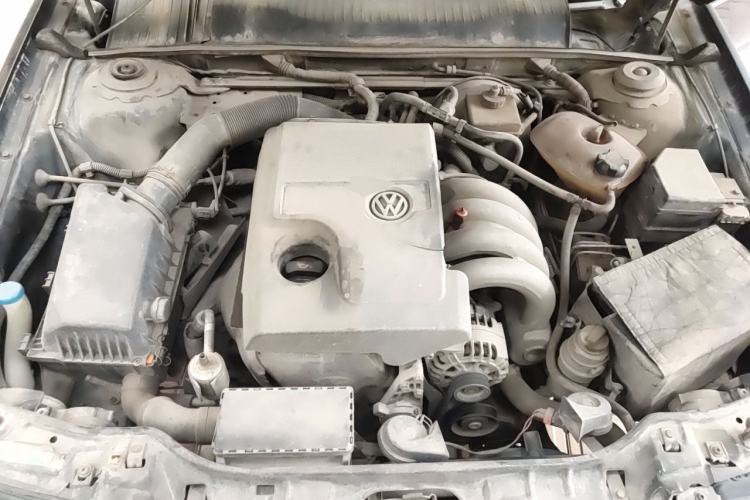 Used Volkswagen Santana Vista 2008 1.8L Manual Sishang Model Engine Bay