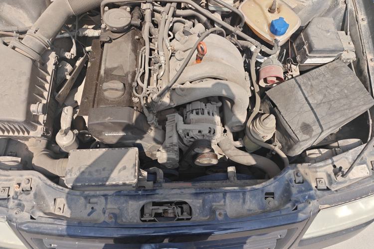 Used Volkswagen Santana Vista 2008 1.8L Manual Sishang Model Engine Bay
