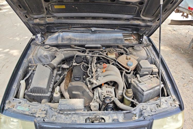 Used Volkswagen Santana Vista 2008 1.8L Manual Sishang Model Engine Bay