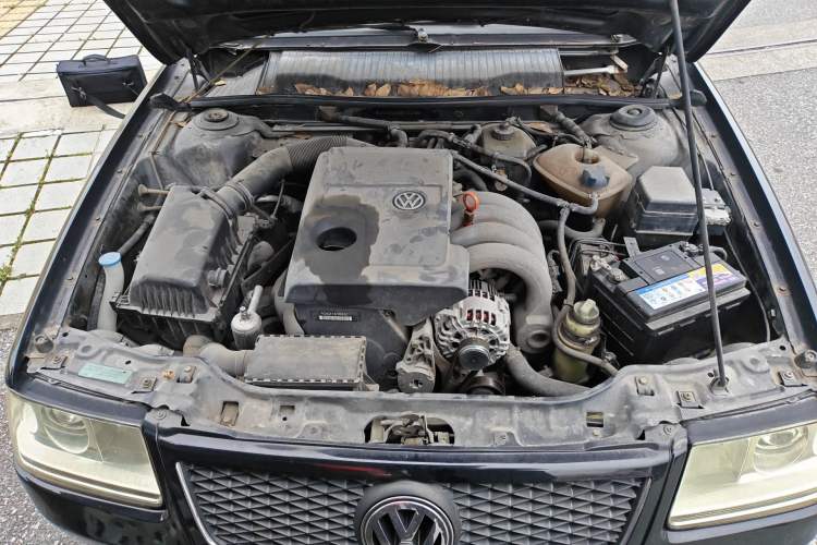 Used Volkswagen Santana Vista 2008 1.8L Manual Comfort Edition Engine Bay