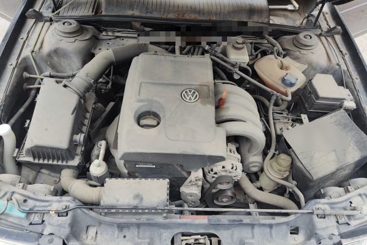 Used Volkswagen Santana Vista 2008 1.8L Manual Sishang Model Engine Bay