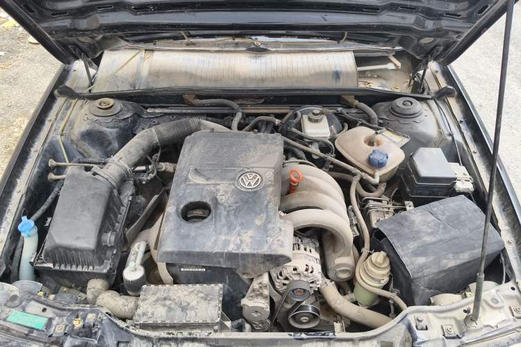 Used Volkswagen Santana Vista 2008 1.8L Manual Sishang Model Engine Bay