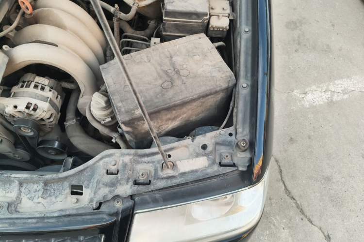 Used Volkswagen Santana Vista 2008 1.8L Manual Comfort Edition Engine Bay Left