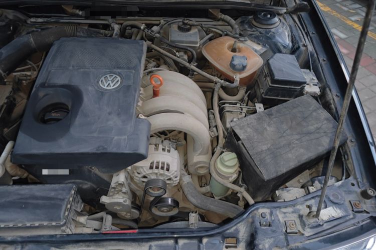 Used Volkswagen Santana Vista 2008 1.8L Manual Comfort Edition Engine Bay Left