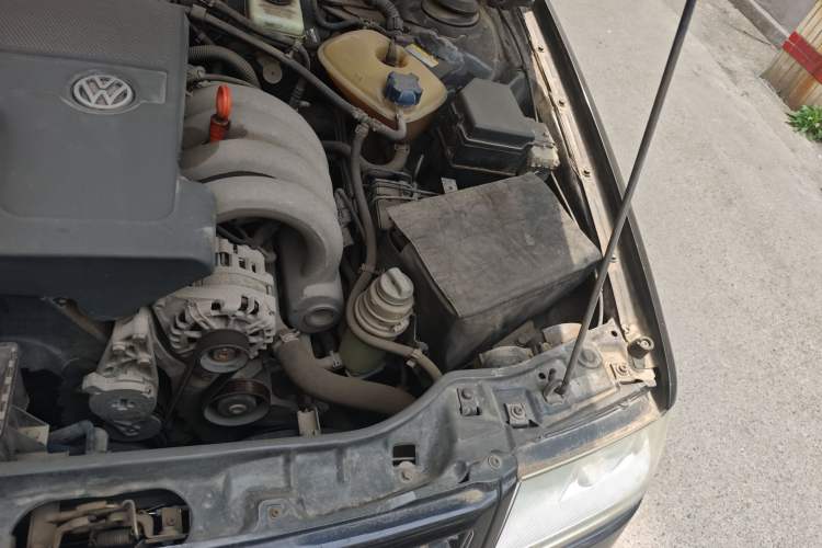 Used Volkswagen Santana Vista 2008 1.8L Manual Comfort Edition Engine Bay Left
