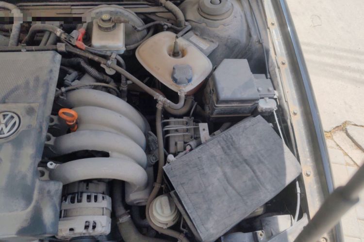 Used Volkswagen Santana Vista 2008 1.8L Manual Comfort Edition Engine Bay Left