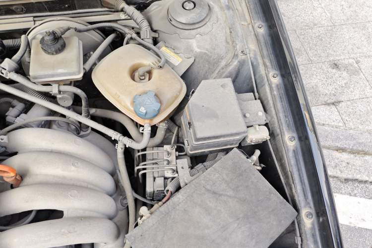 Used Volkswagen Santana Vista 2008 1.8L Manual Comfort Edition Engine Bay Left