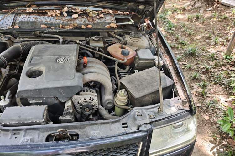 Used Volkswagen Santana Vista 2008 1.8L Manual Comfort Edition Engine Bay Left
