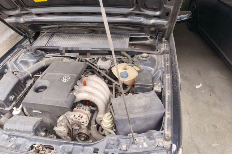 Used Volkswagen Santana Vista 2008 1.8L Manual Comfort Edition Engine Bay Left