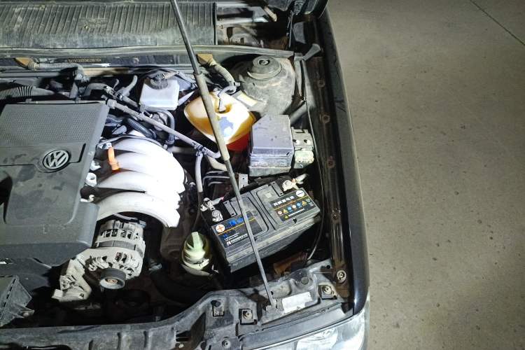 Used Volkswagen Santana Vista 2008 1.8L Manual Comfort Edition Engine Bay Left