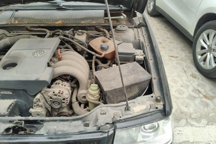 Used Volkswagen Santana Vista 2008 1.8L Manual Comfort Edition Engine Bay Left