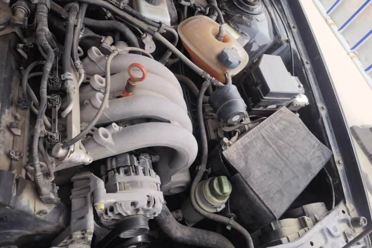Used Volkswagen Santana Vista 2008 1.8L Manual Comfort Edition Engine Bay Left