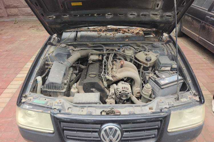 Used Volkswagen Santana Vista 2008 1.8L Manual Sishang Model Engine Bay