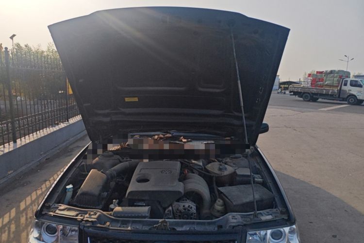 Used Volkswagen Santana Vista 2008 1.8L Manual Sishang Model Engine Bay