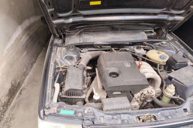 Used Volkswagen Santana Vista 2008 1.8L Manual Comfort Edition Engine Bay Right