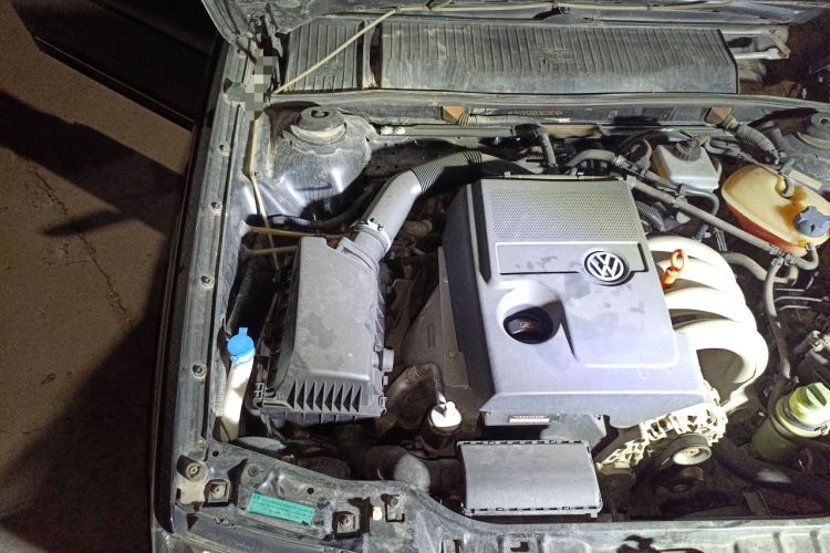 Used Volkswagen Santana Vista 2008 1.8L Manual Comfort Edition Engine Bay Right