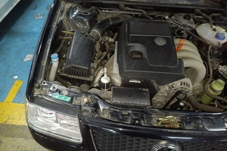 Used Volkswagen Santana Vista 2008 1.8L Manual Comfort Edition Engine Bay Right