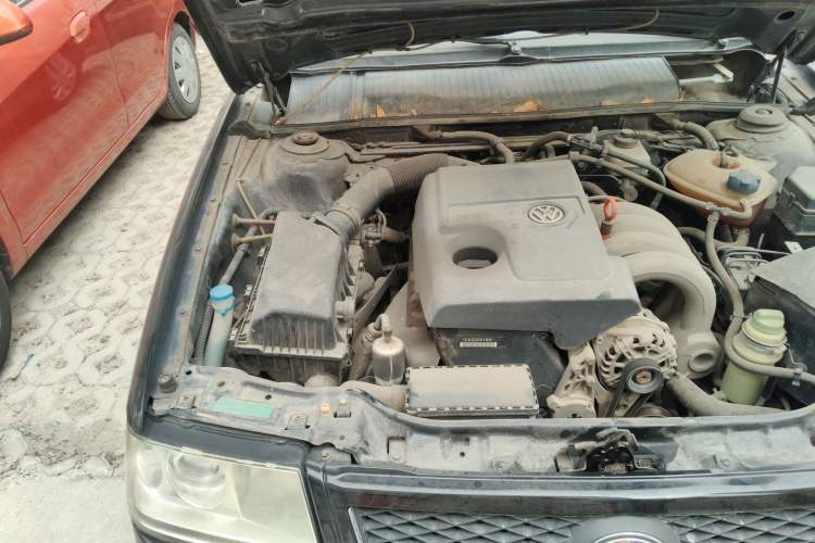 Used Volkswagen Santana Vista 2008 1.8L Manual Comfort Edition Engine Bay Right