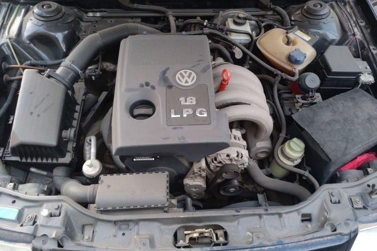 Used Volkswagen Santana Vista 2008 1.8L Manual Comfort Edition Engine Bay