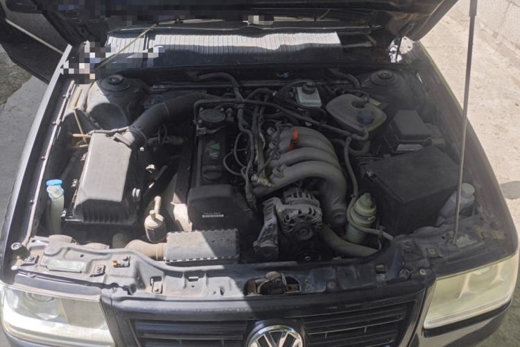 Used Volkswagen Santana Vista 2008 1.8L Manual Sishang Model Engine Bay