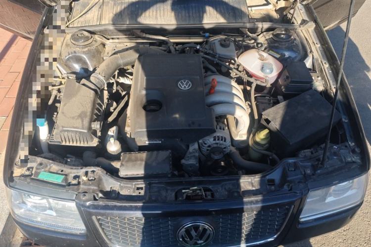 Used Volkswagen Santana Vista 2008 1.8L Manual Sishang Model Engine Bay