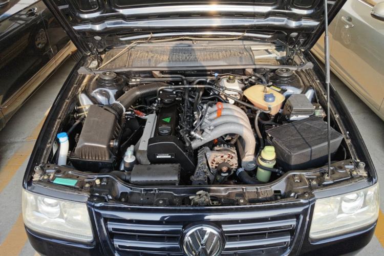 Used Volkswagen Santana Vista 2008 1.8L Manual Sishang Model Engine Bay