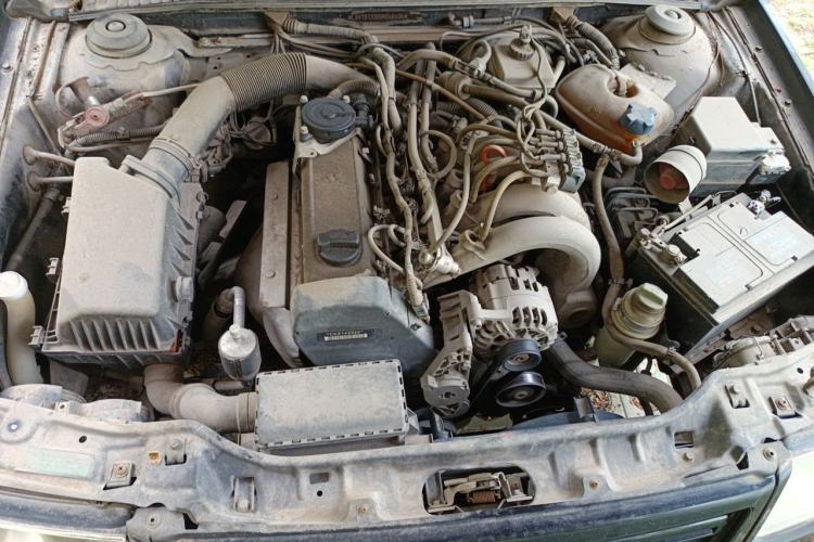 Used Volkswagen Santana Vista 2008 1.8L Manual Comfort Edition Engine Bay