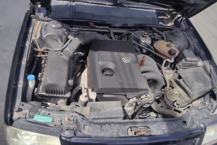 Used Volkswagen Santana Vista 2008 1.8L Manual Sishang Model Engine Bay