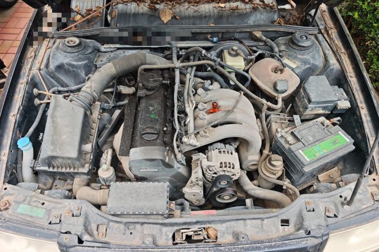 Used Volkswagen Santana Vista 2008 1.8L Manual Sishang Model Engine Bay