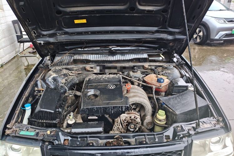 Used Volkswagen Santana Vista 2008 1.8L Manual Sishang Model Engine Bay