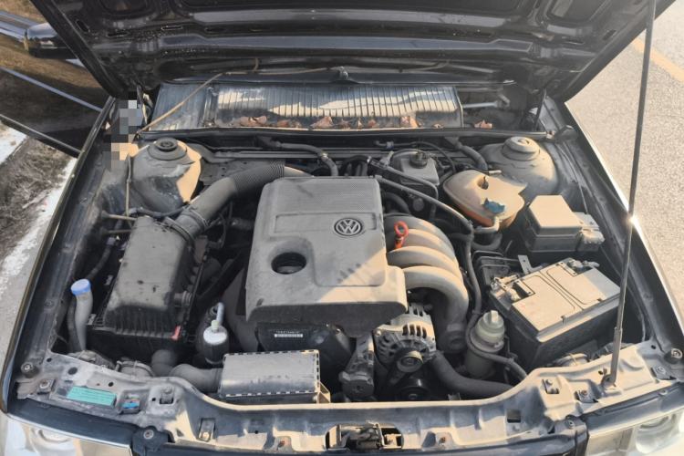Used Volkswagen Santana Vista 2008 1.8L Manual Sishang Model Engine Bay