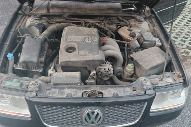 Used Volkswagen Santana Vista 2008 1.8L Manual Sishang Model Engine Bay