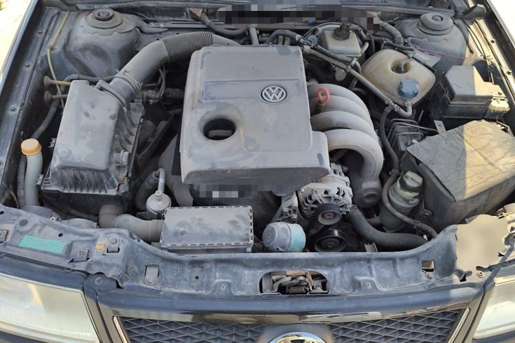 Used Volkswagen Santana Vista 2008 1.8L Manual Sishang Model Engine Bay